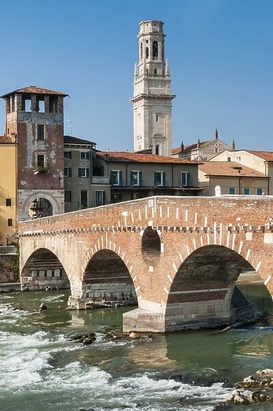 Ponte Pietra, River Adige, Verona, UNESCO World Heritage Site, Veneto, Italy, Europe