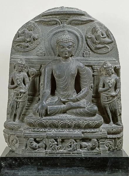 Seated Buddha in meditation (basalt)