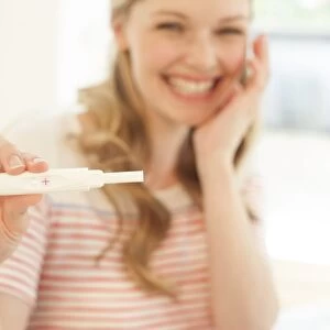 Positive pregnancy test F008 / 2867