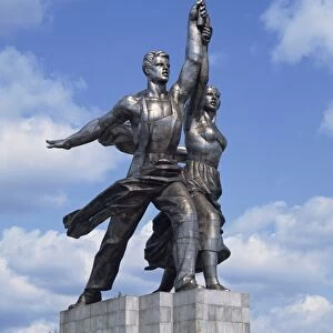 Statue of worker and Kolkhoz woman near the Cosmos