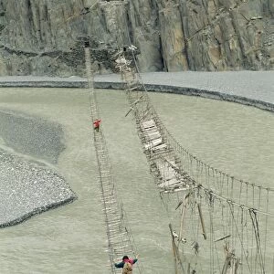 Swinging bridges over river