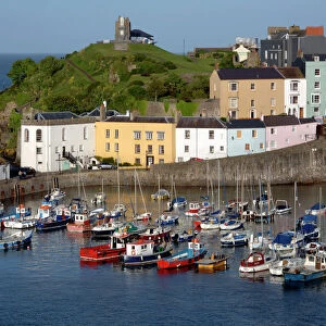 Boats, houses and harbour, evening, Tenby Harbour, Pembrokeshire, Wales, UK, Europe