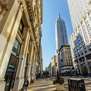 Fifth Avenue with view to Empire State Building, Manhattan, New York City, New York State, USA